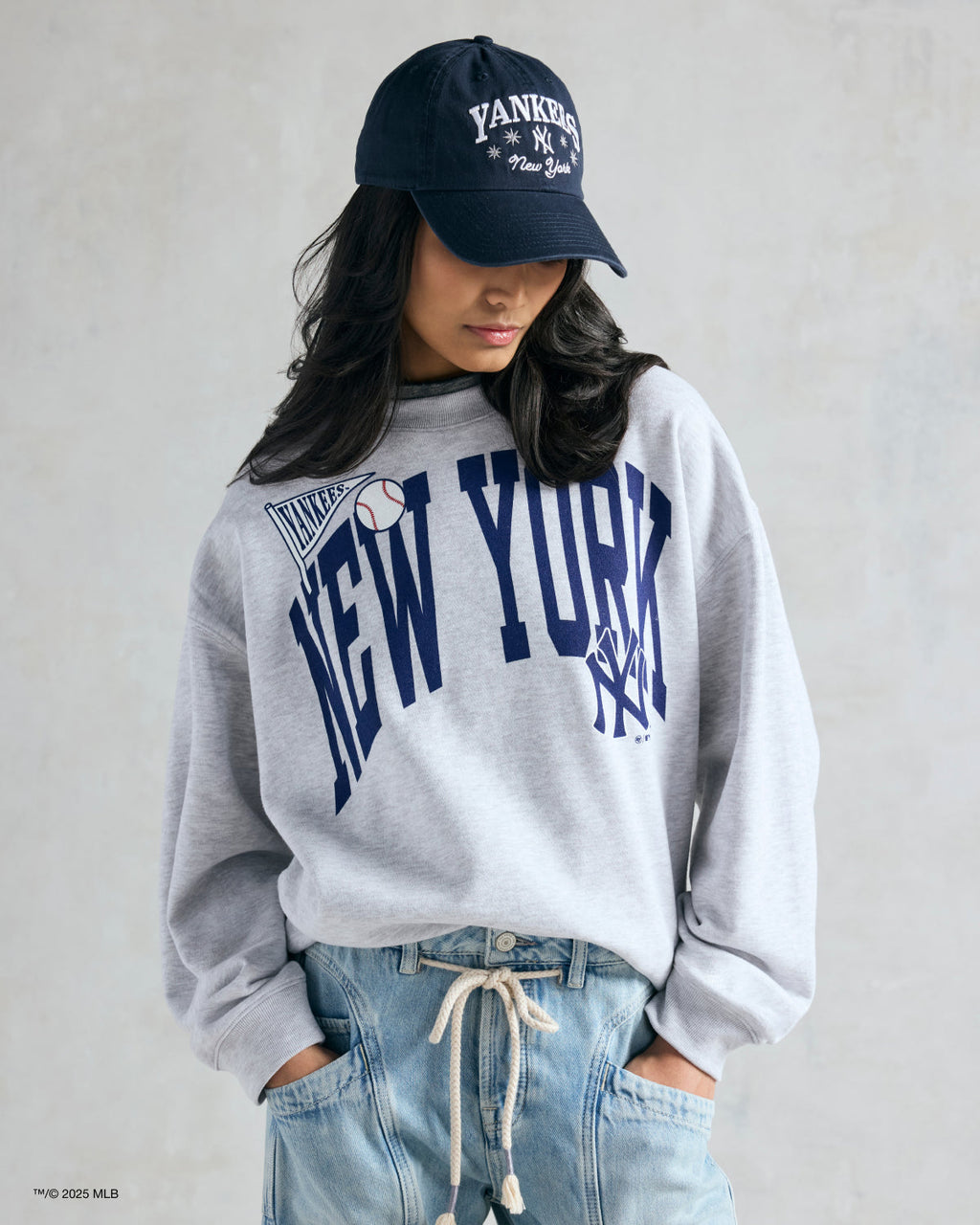 CHICAGO BULLS ARCHED ICON '47 OVERSIZED CREW WOMENS Premium Comfort Casual