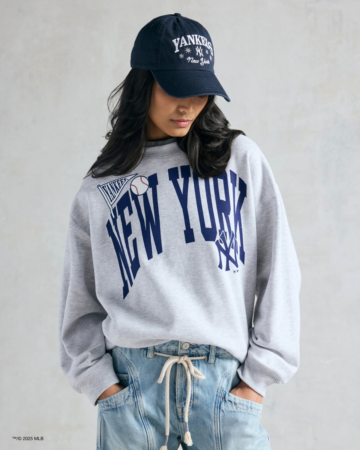 LOS ANGELES LAKERS ARCHED ICON '47 OVERSIZED CREW WOMENS Premium Comfort Casual